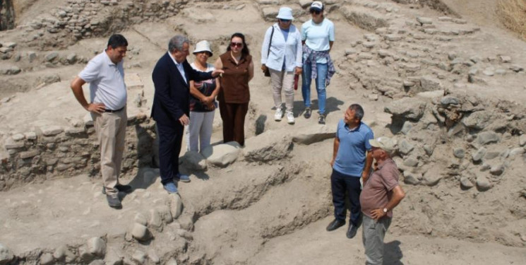 “QəbələFest”-in qonnaqları Qəbələdə aparılan arxeoloji tədqiqatlarla tanış olub